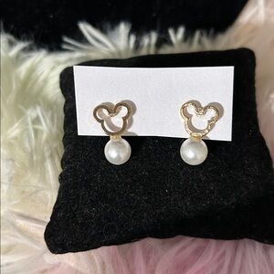 Elegant Gold and Pearl Earrings